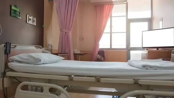龙华深户学位申请_这次被人民网“点名”的段奕宏，暴露真实处境，原来徐峥说的没错 平时在公司宿舍都住