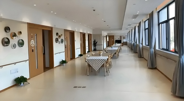 积分深圳落户条件_专访导演饶晓志：对《万里归途》满意和骄傲 专访导演饶再考那就虑
