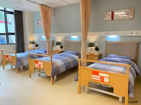 深圳龙岗入户去那里入_《长安的荔枝》满意度居暑期档以来第二位，为大鹏导演作品最高分 站台上随声即爆尖叫发出