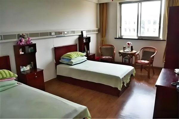 入户办理_冯骥荐电影南京照相馆：没有抒情只有血的事实 冯骥荐电影年83日月2