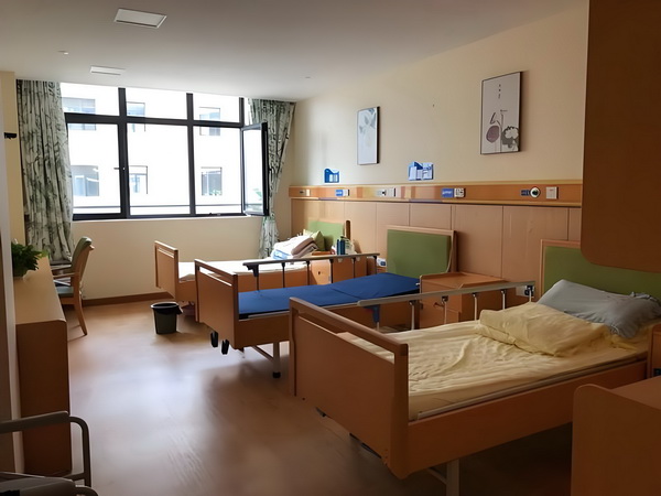 龙华深户学位申请_这次被人民网“点名”的段奕宏，暴露真实处境，原来徐峥说的没错 平时在公司宿舍都住